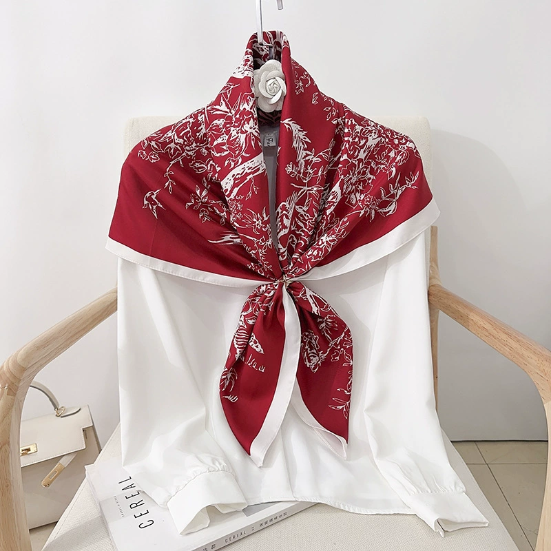 Pañuelo cuadrado 90 cm estampado view 6