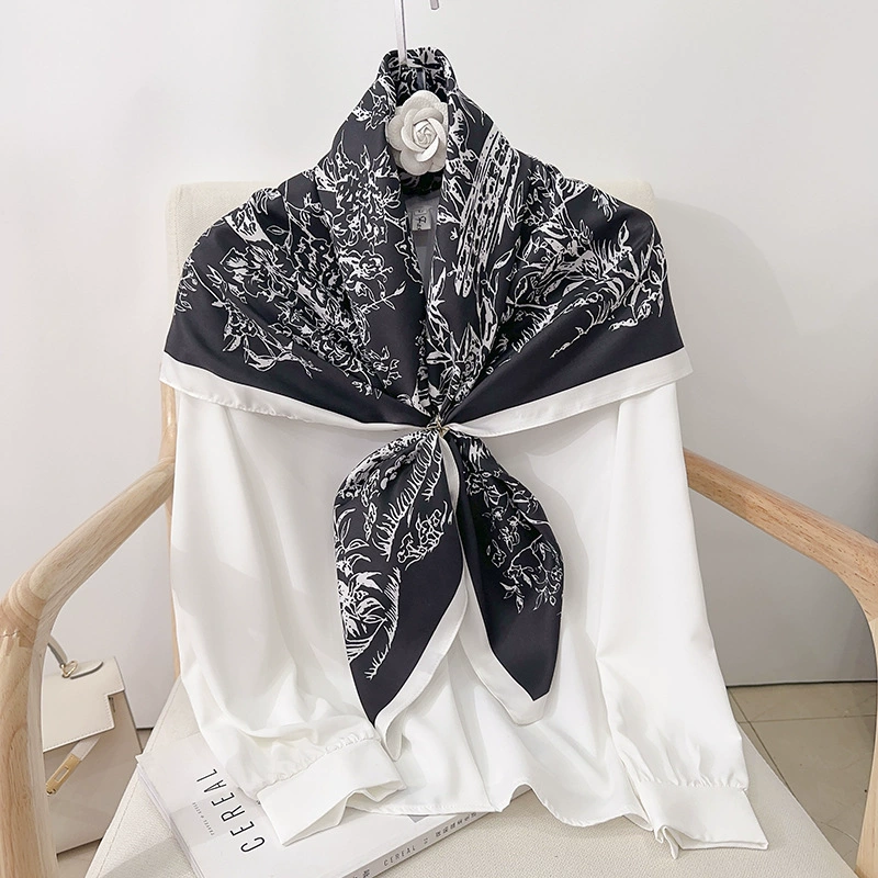 Pañuelo cuadrado 90 cm estampado view 8