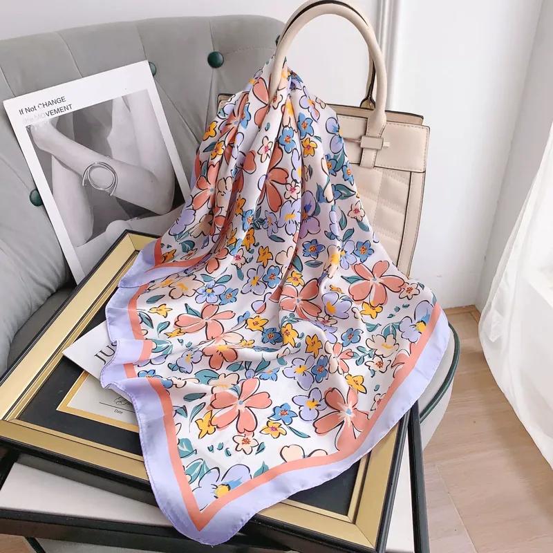 Pañuelo pequeño cuadrado 70 cm estampado floral