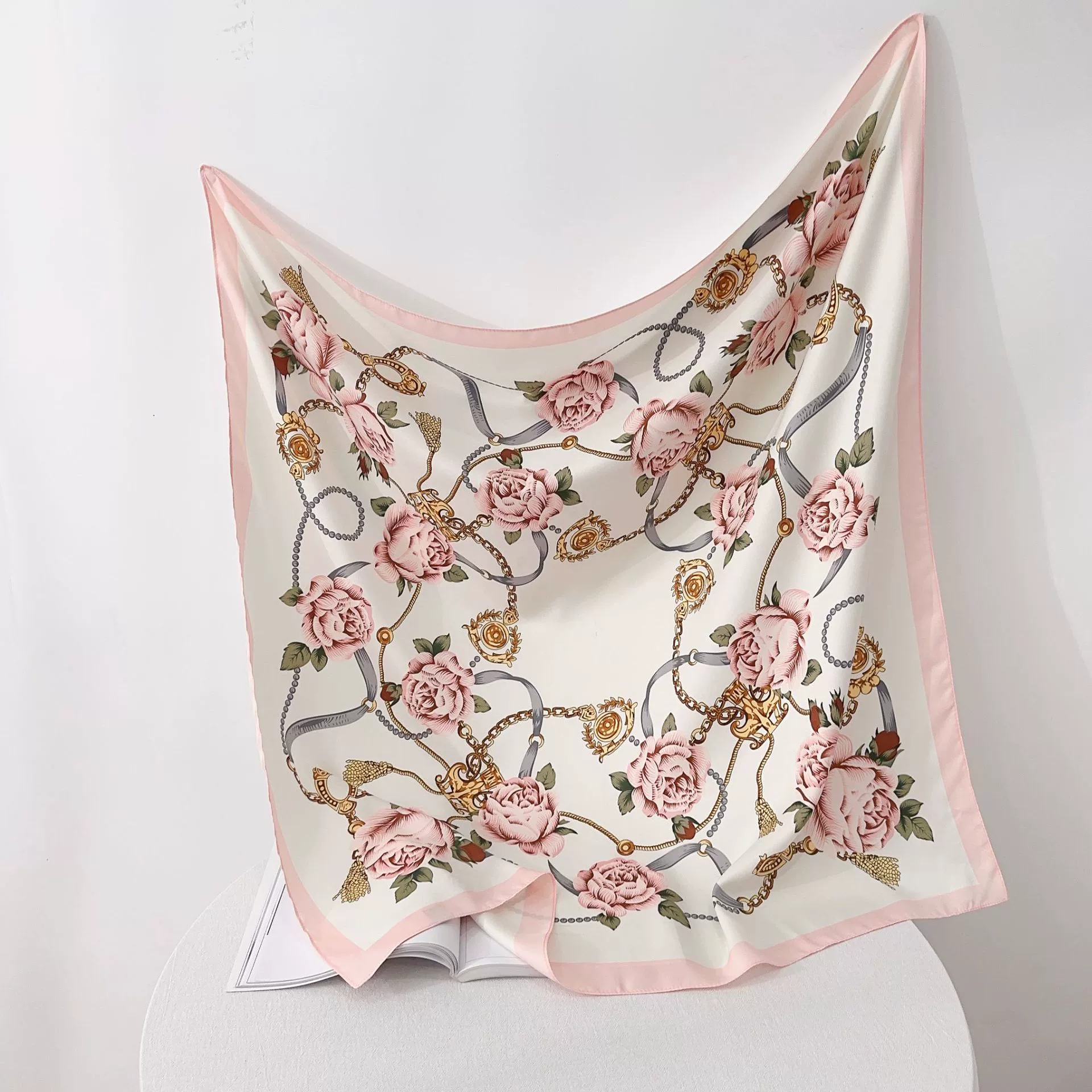 Carré 90 cm imprimé floral view 2