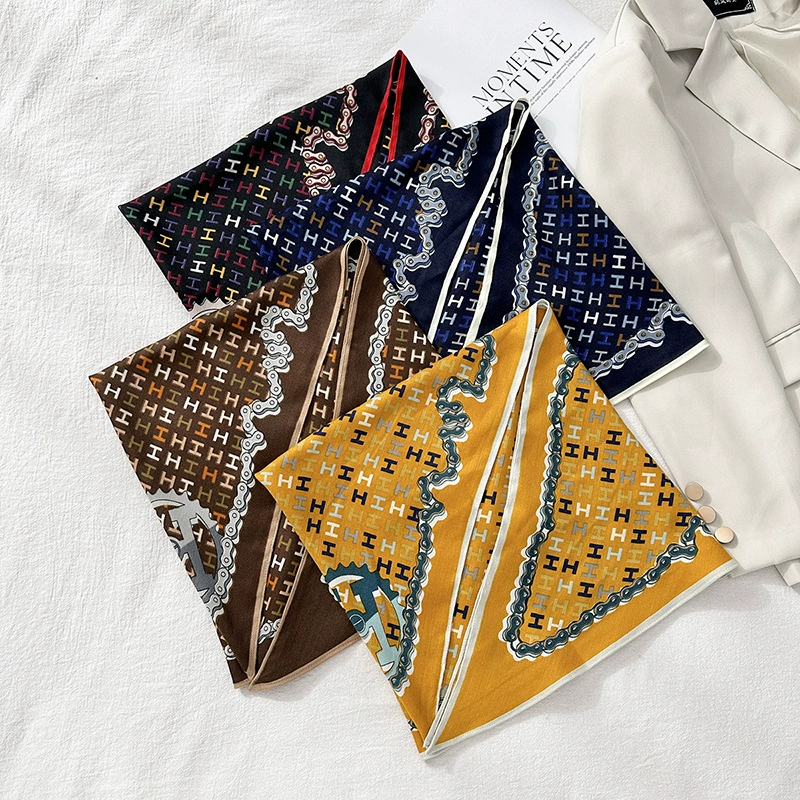 Chain Letter Print Triangle Scarf view 4