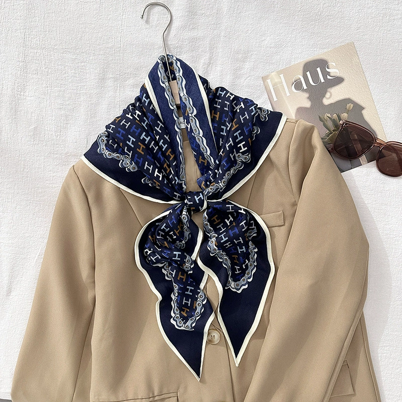 Chain Letter Print Triangle Scarf view 9