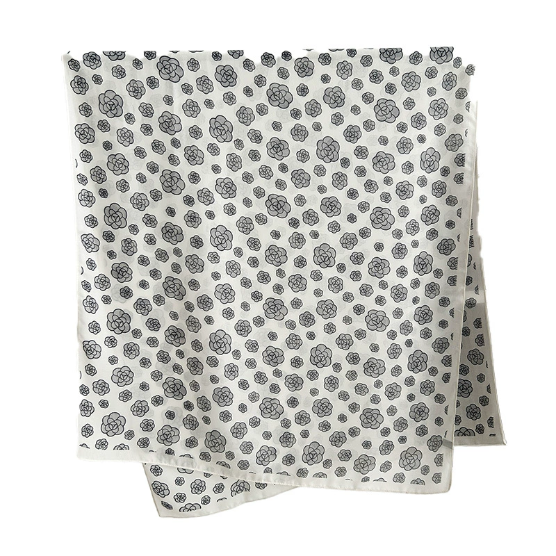 Foulard effet coton-lin à imprimé camélia view 5