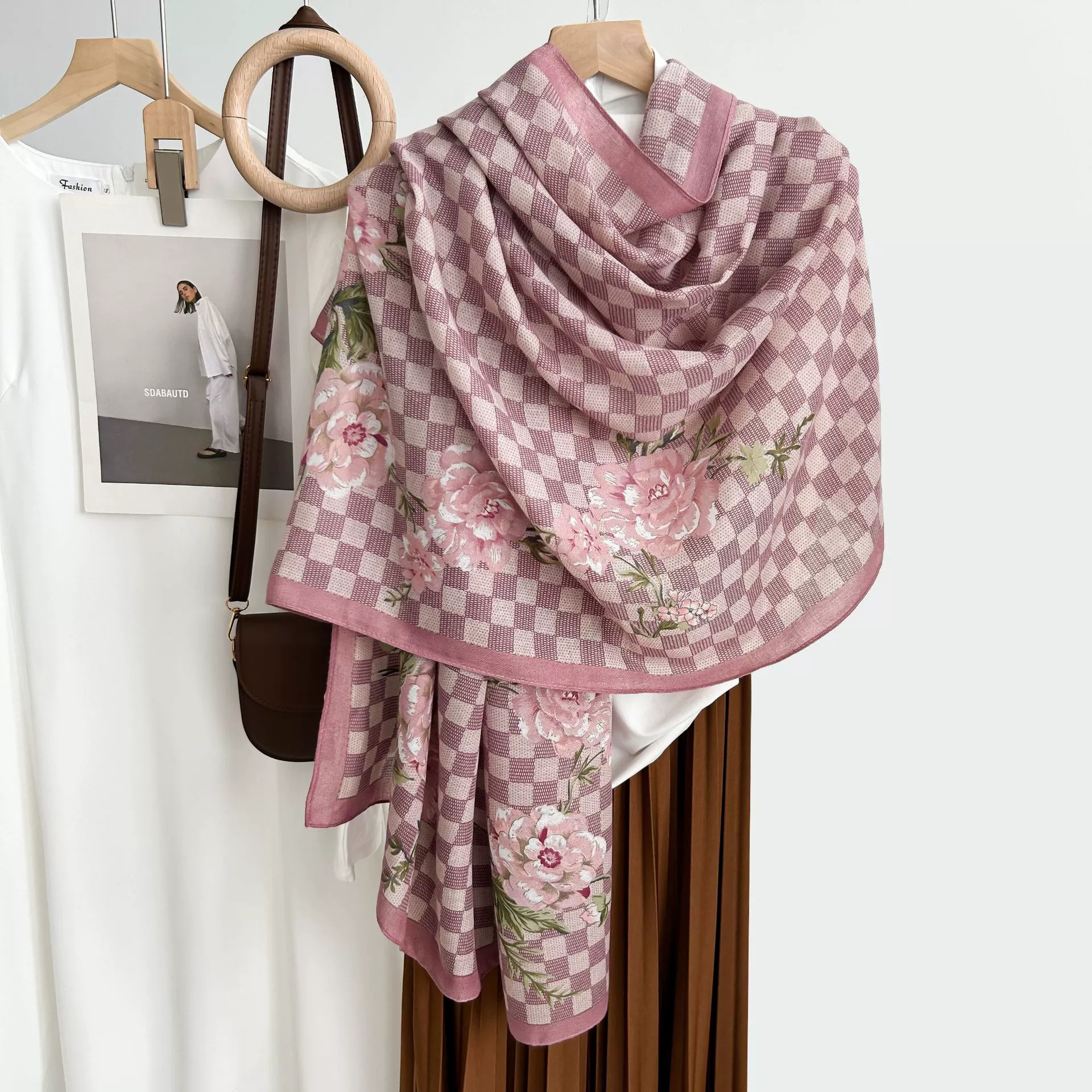 Foulard mélange coton-lin à couleur contrastée view 7