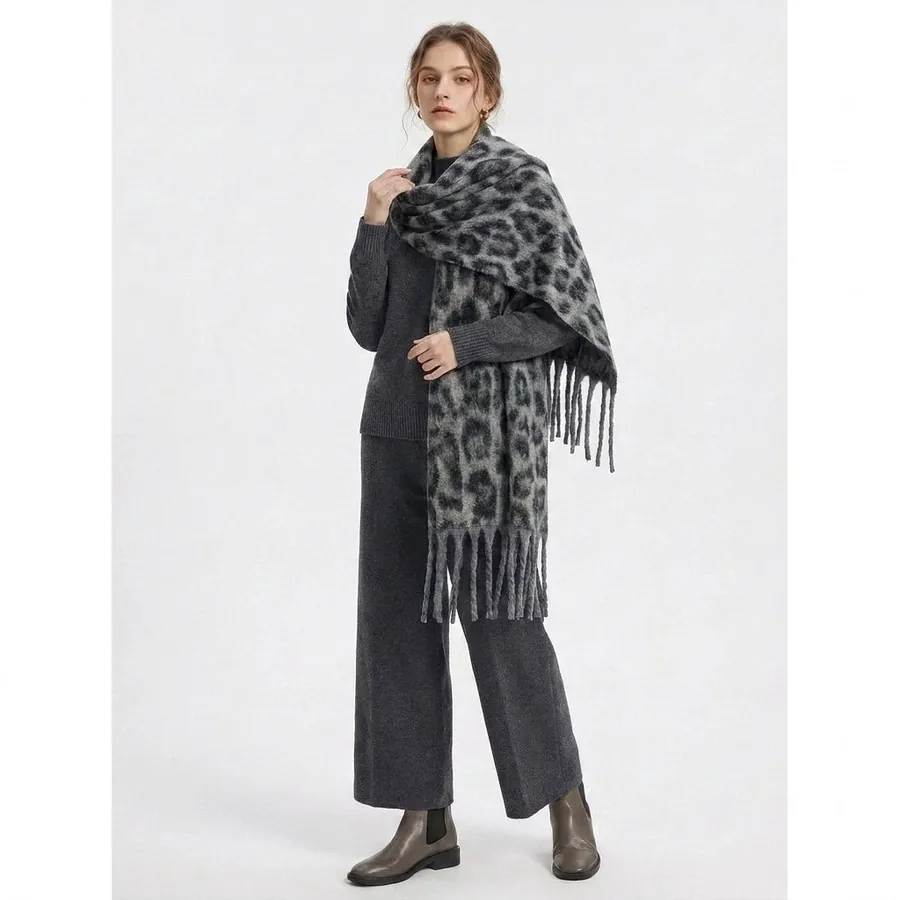 Acrylic Leopard Print Scarf