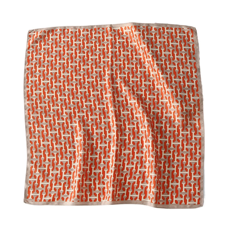 Carré en polyester à motif lettre H view 5