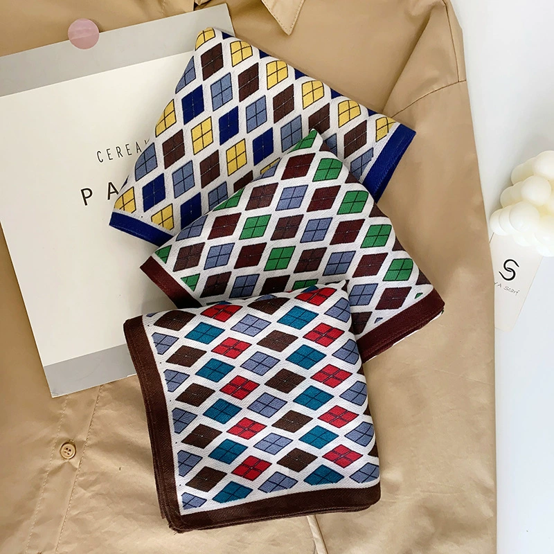 Pañuelo cuadrado de poliéster con estampado de rombos