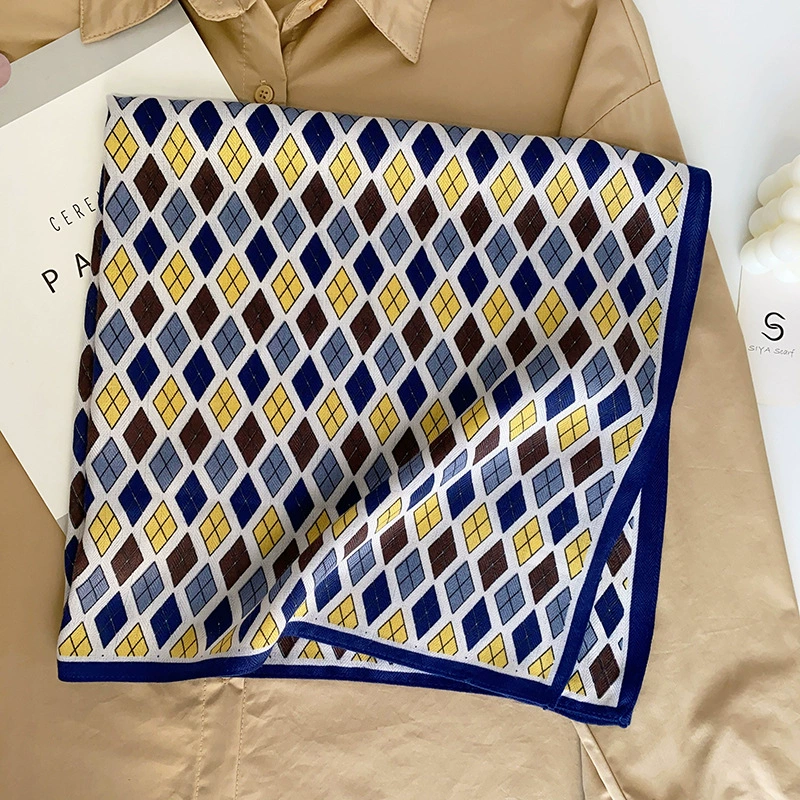 Pañuelo cuadrado de poliéster con estampado de rombos view 4