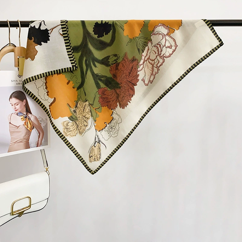 Pañuelo cuadrado de poliéster con estampado floral view 3