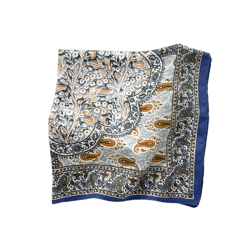 Carré en polyester motif floral view 5