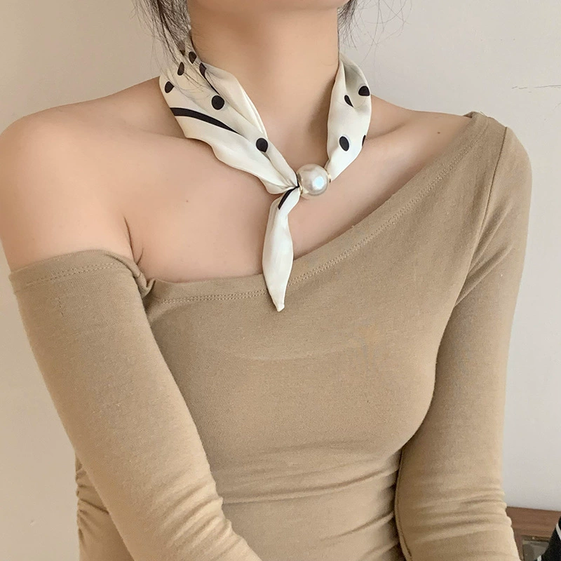 Pearl Magnetic Clasp Scarf view 3