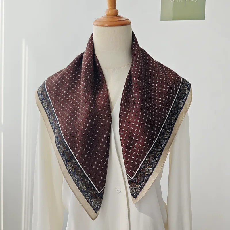 Carré aspect velours pied-de-poule