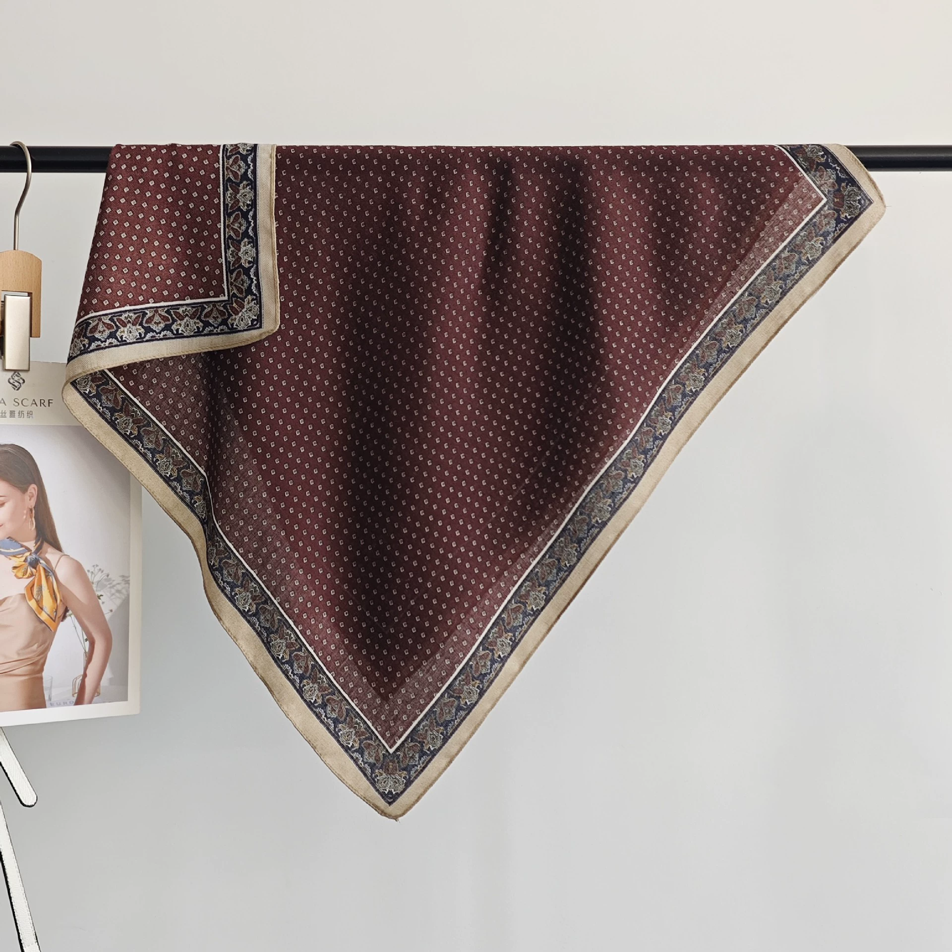 Carré aspect velours pied-de-poule view 4