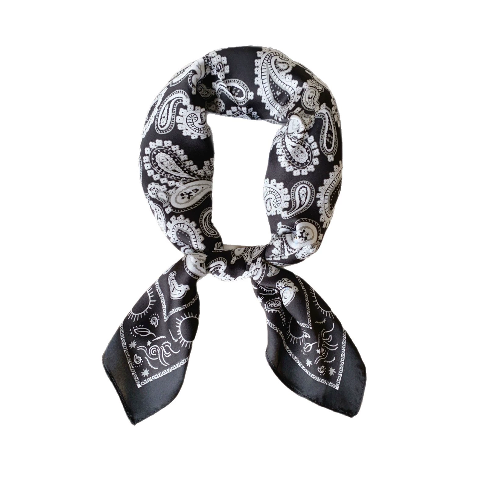 Carré noir à motif paisley view 5