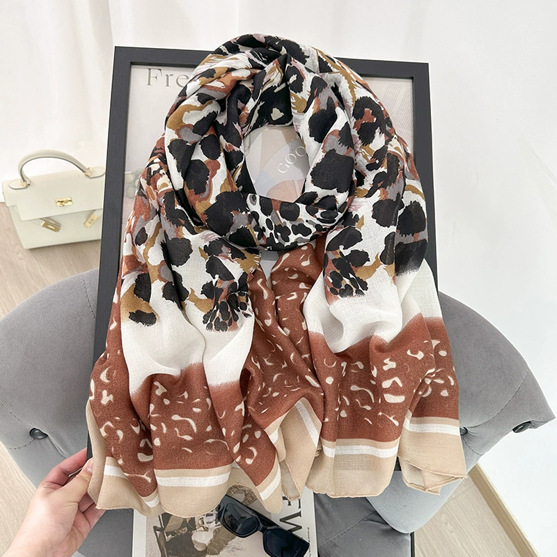 Print Shawl view 9