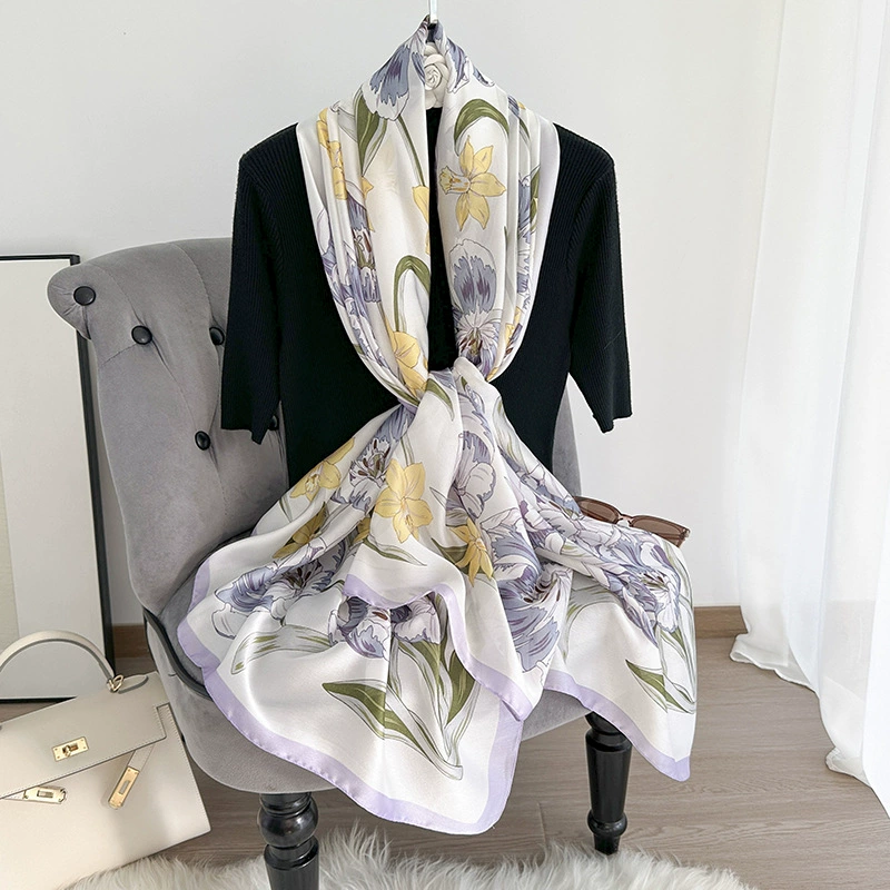 Châle satin imprimé view 4