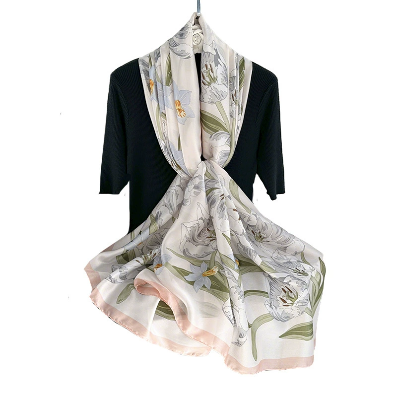 Châle satin imprimé view 5