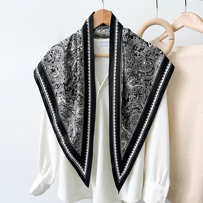 Foulard triangle satin cachemire view 2