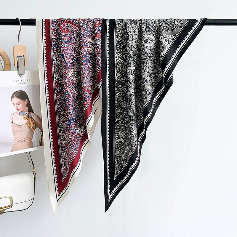 Foulard triangle satin cachemire view 3