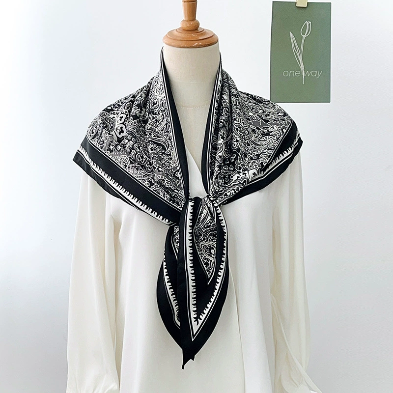Foulard triangle satin cachemire view 4