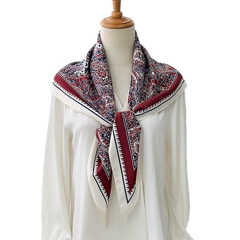 Foulard triangle satin cachemire view 5