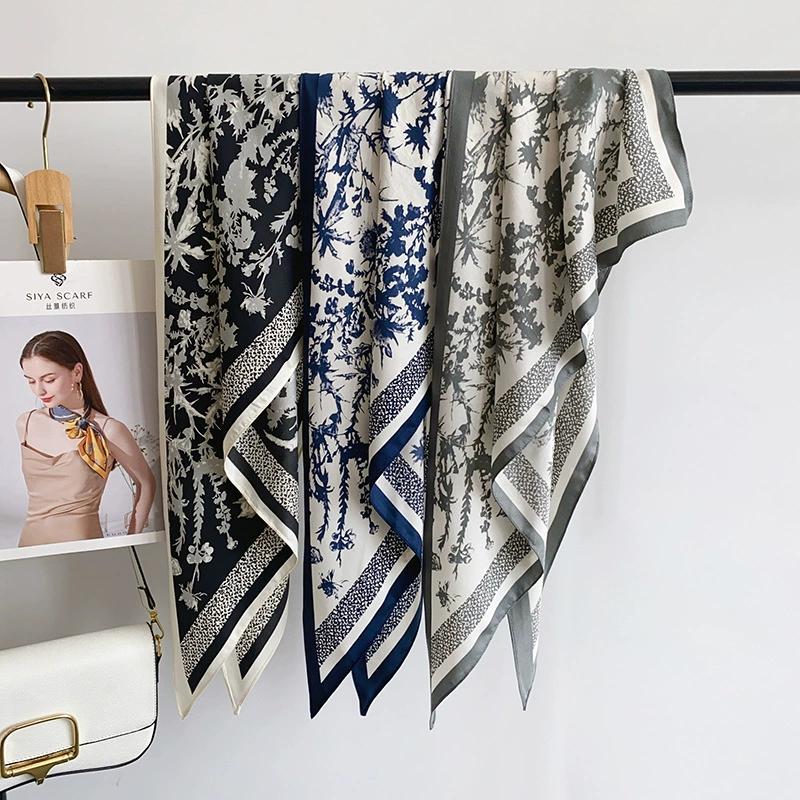 Foulard triangle floral vintage view 2