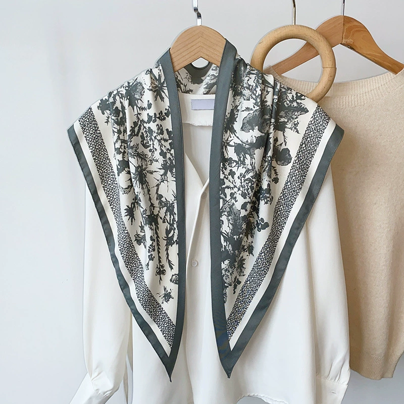 Foulard triangle floral vintage view 4