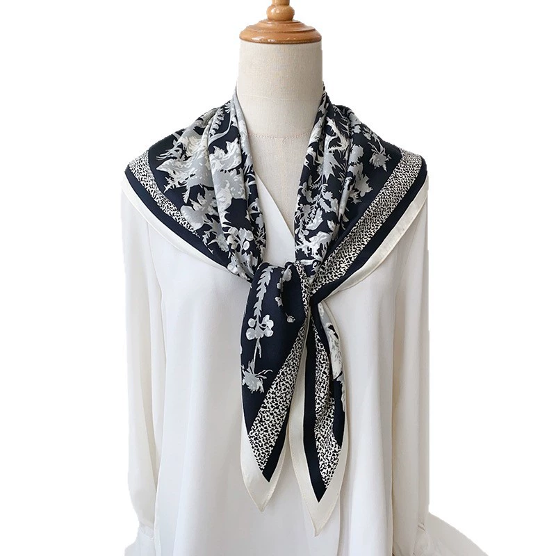 Foulard triangle floral vintage view 5