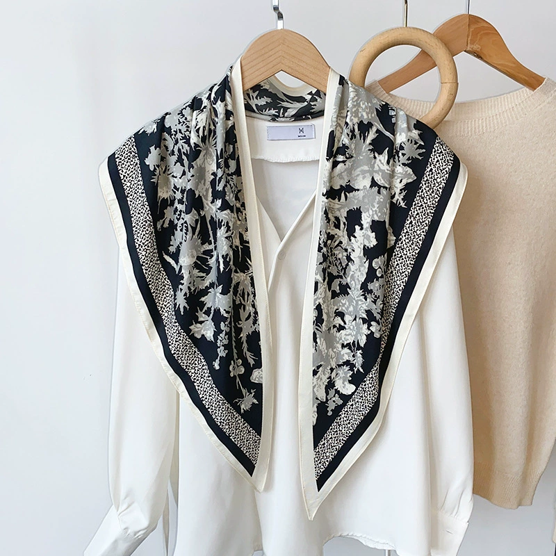 Foulard triangle floral vintage view 6