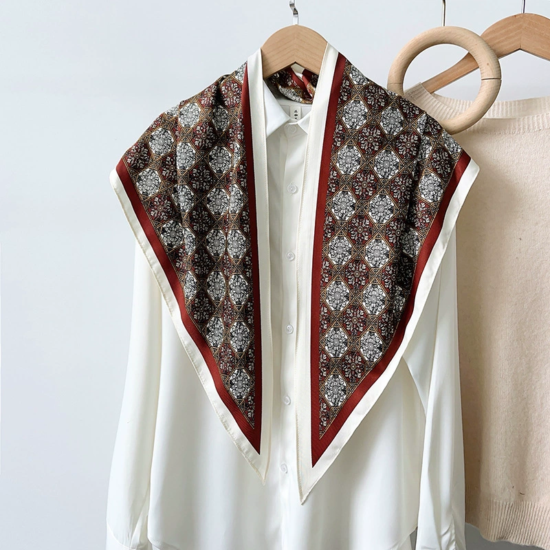 وشاح مثلث مربعات رجعي view 2