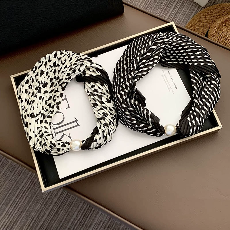 Pearl Necklace Silk Twilly view 3