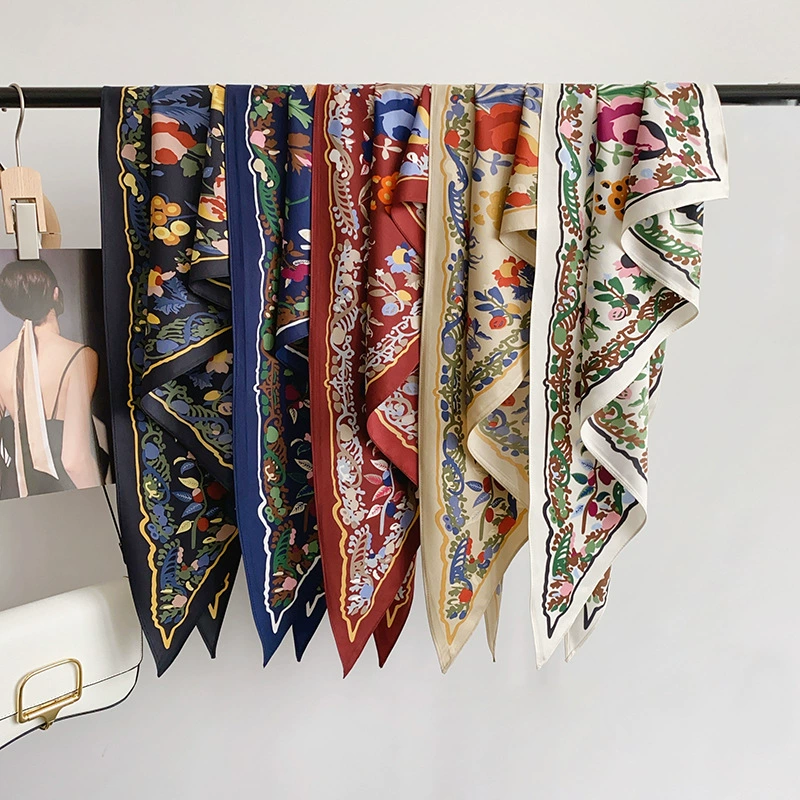 Foulard triangle floral view 3