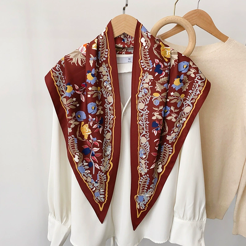 Foulard triangle floral view 4