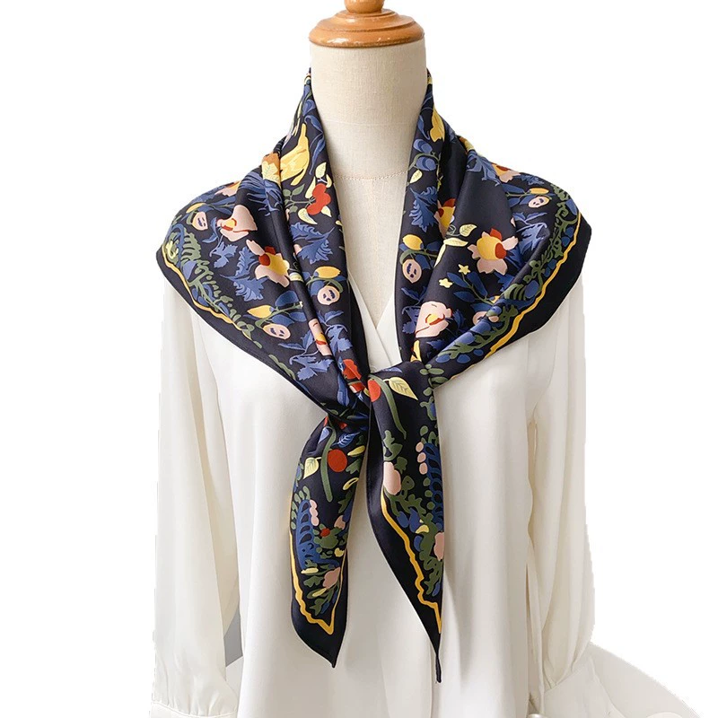 Foulard triangle floral view 5