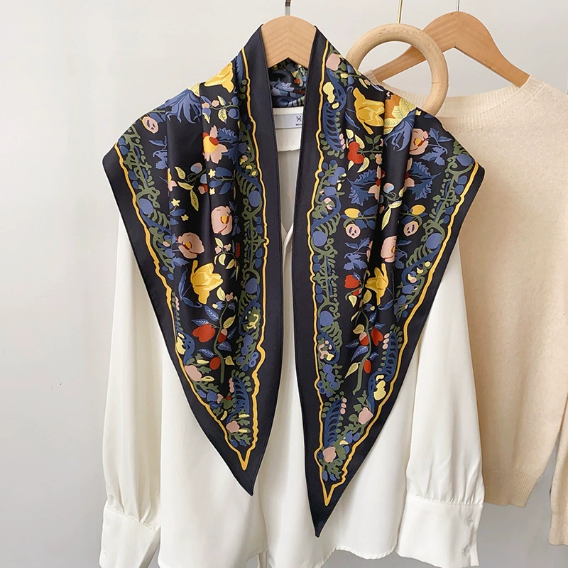 Foulard triangle floral view 6