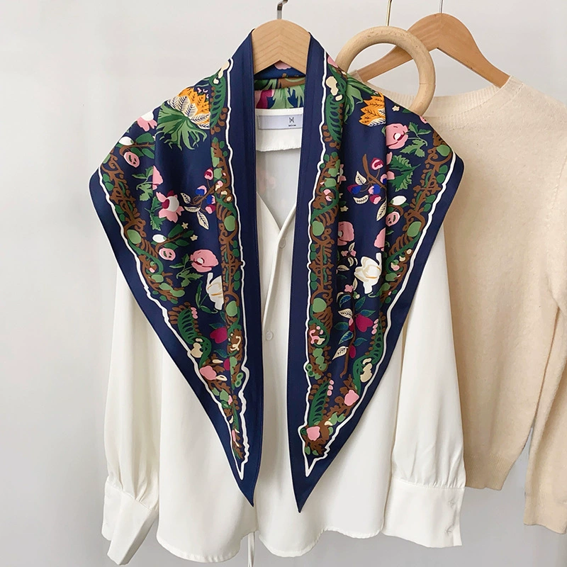Foulard triangle floral view 7