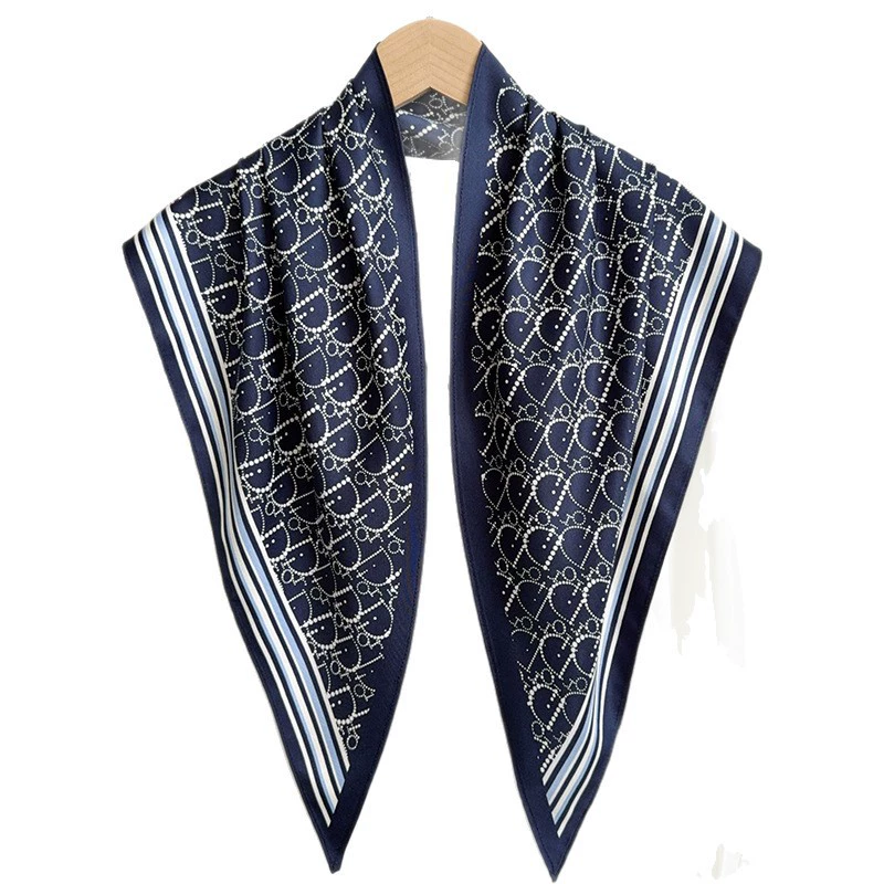 Foulard triangulaire aspect soie view 5