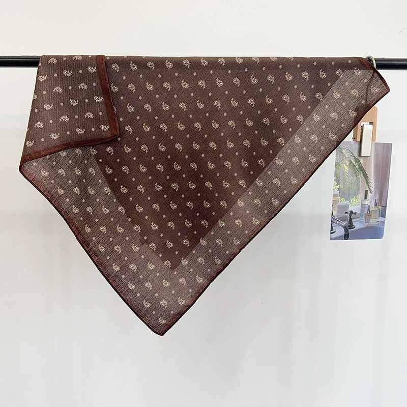 Foulard carré aspect soie à motifs paisley view 4