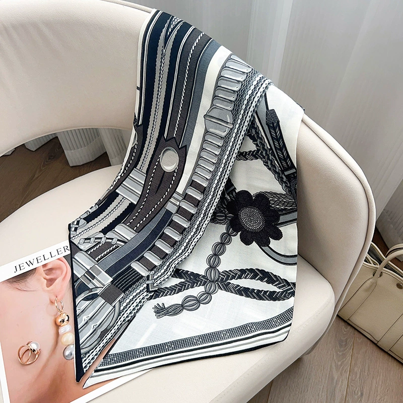 Houndstooth Small Scarf view 9